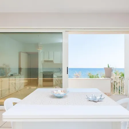 Beachside Retreat *
