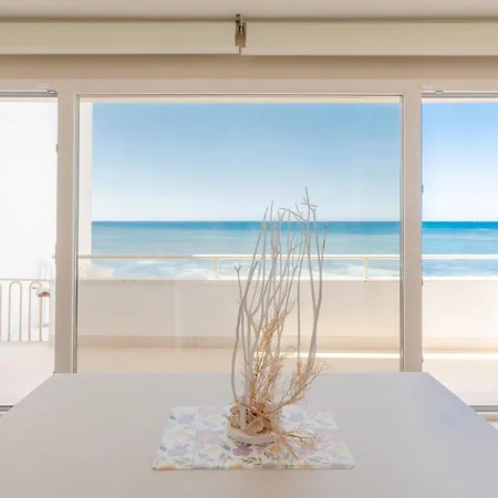 度假居 Beachside Retreat
