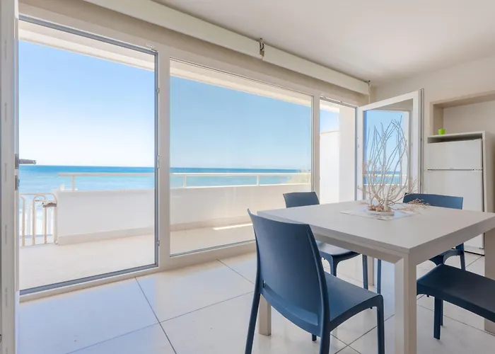 Beachside Retreat * Torre Pali