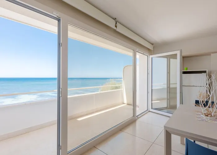 Beachside Retreat בית נופש Torre Pali